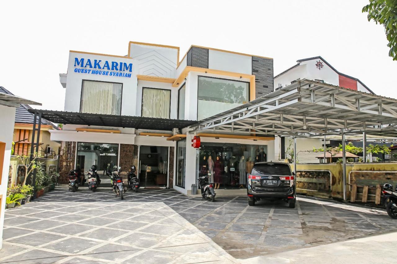 Oyo 90221 Makarim Guest House Syariah Pangkalanbuun Exterior foto
